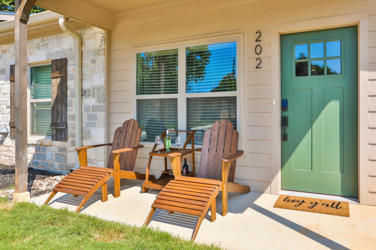 Hill Country Haven A Modern Rustic - 2 Bedroom 2 Bathroom Townhouse Off Main Street Fredericksburg Exterior photo